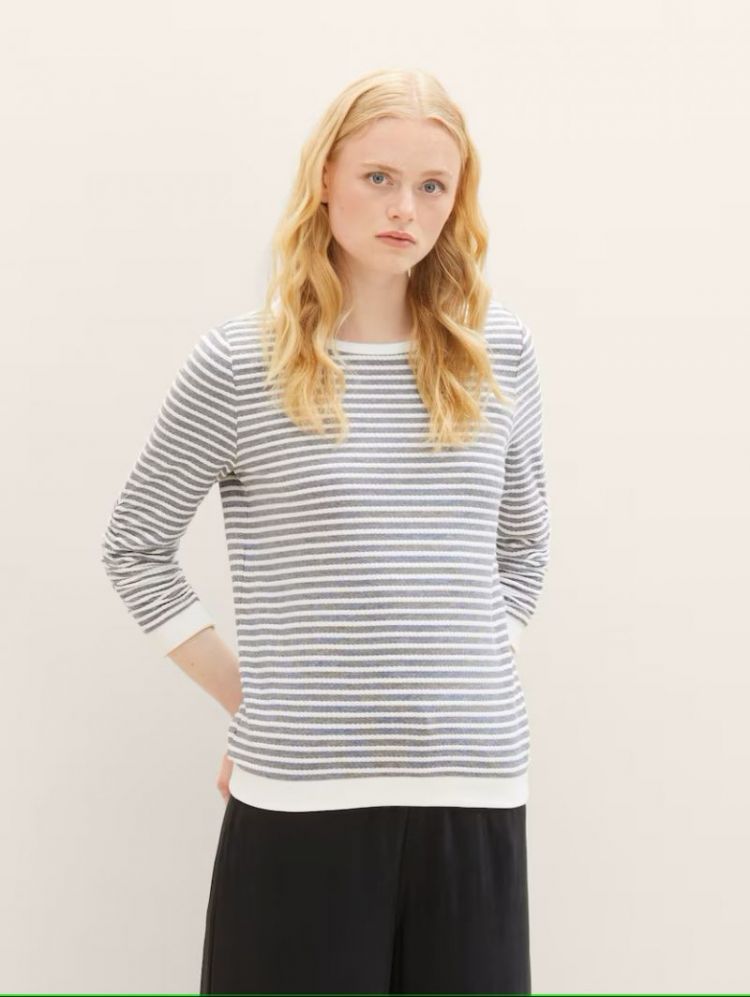  26032 blue whit